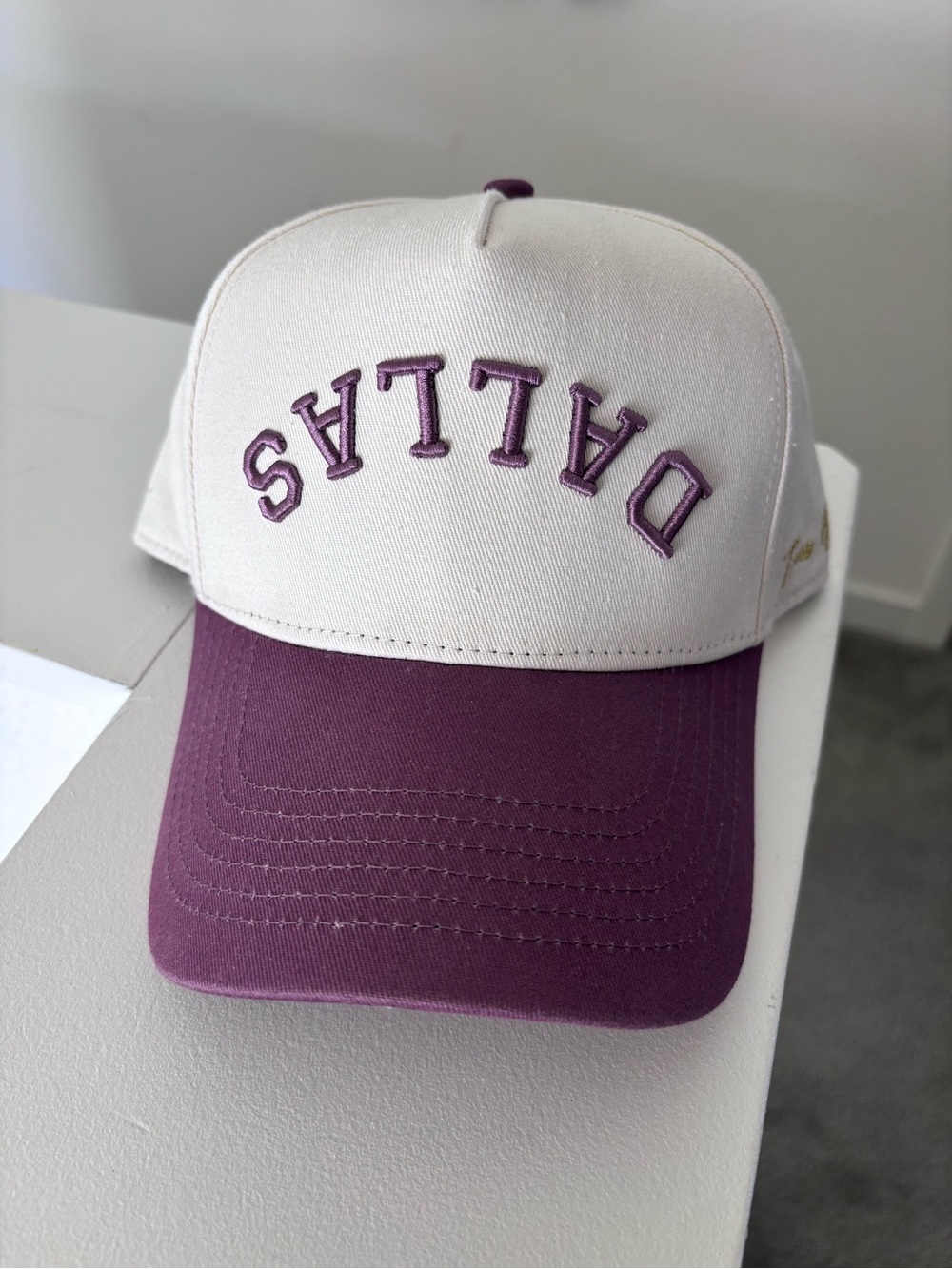 True Brvnd - Dallas Two-Tone Baseball Cap in Cream & Plum. Off white & maroon
